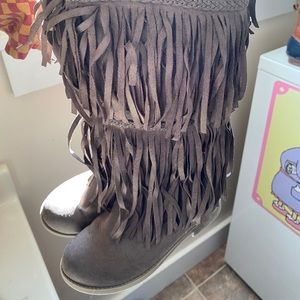 Fringe boots